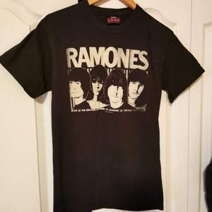 4/$25🎉 RAMONES T-Shirt